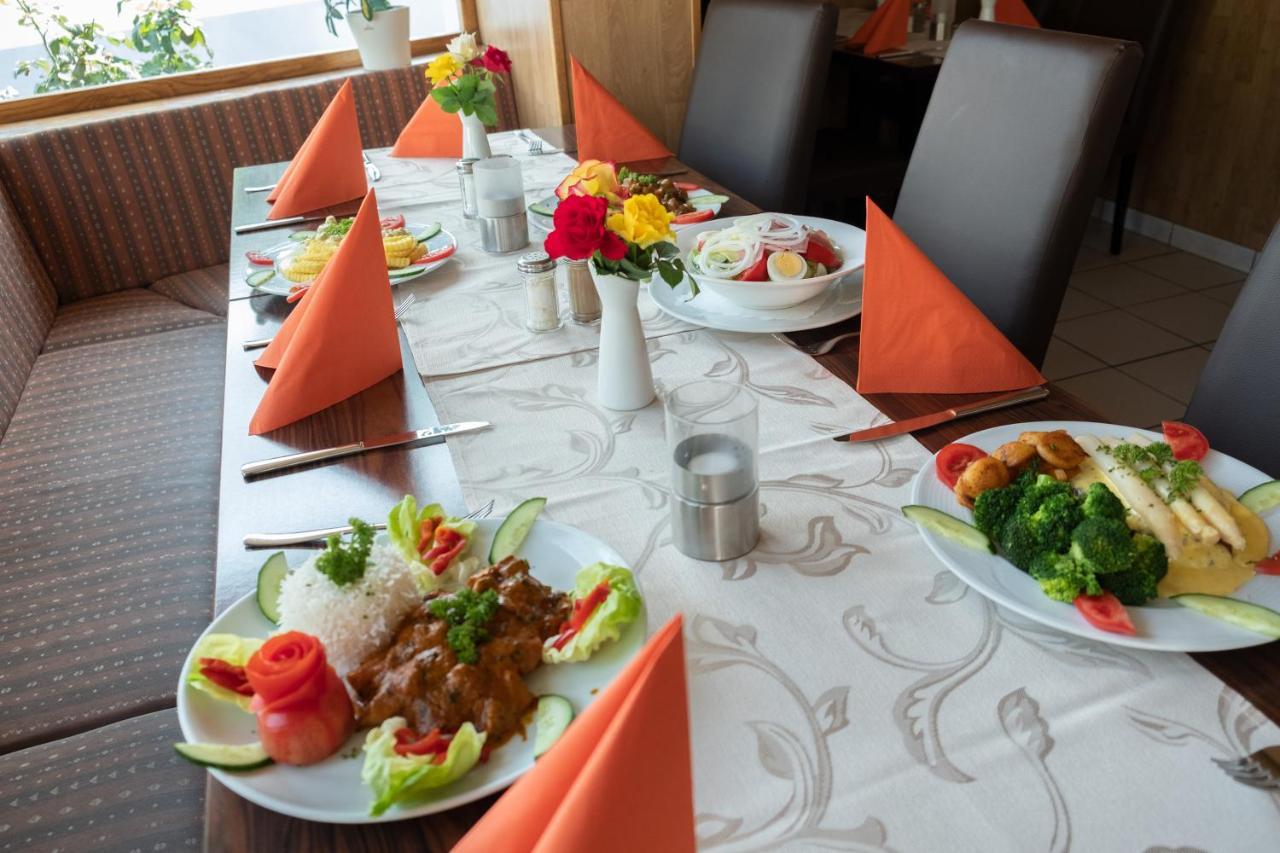 Schnitzelhaus Und Pension Stadt Rosbach Rosbach vor der Hohe Ngoại thất bức ảnh