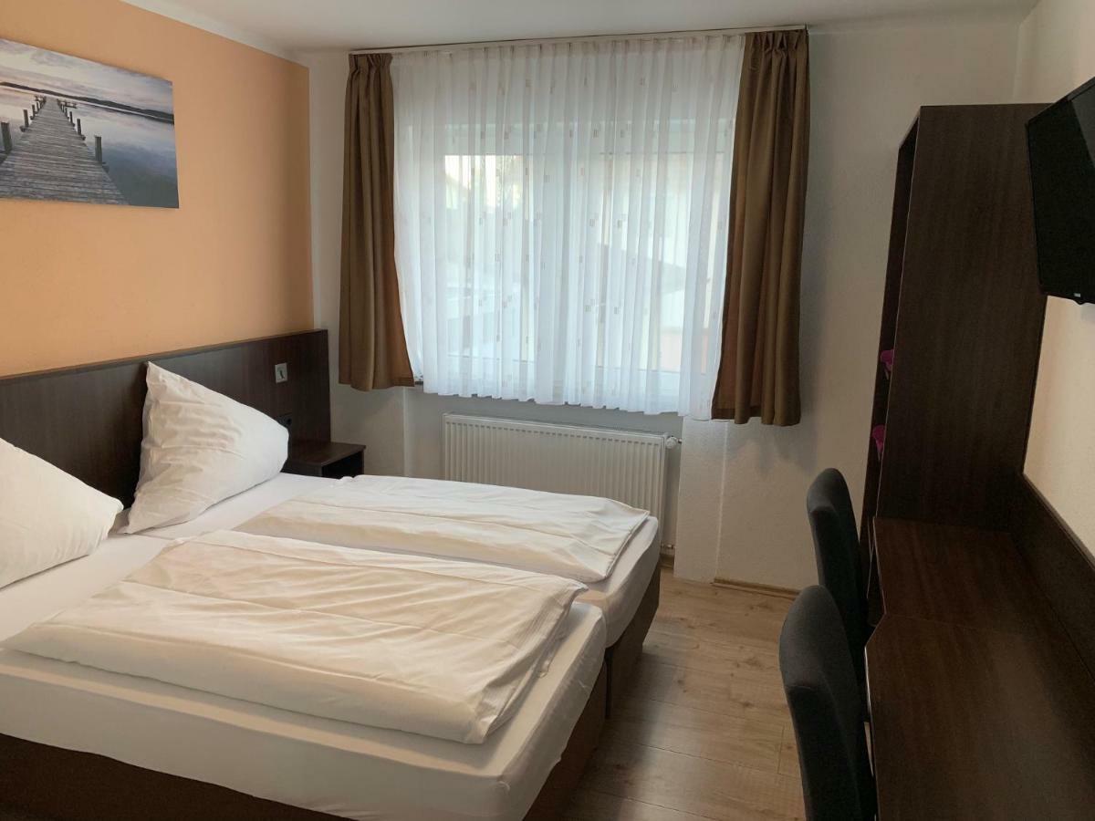 Schnitzelhaus Und Pension Stadt Rosbach Rosbach vor der Hohe Ngoại thất bức ảnh